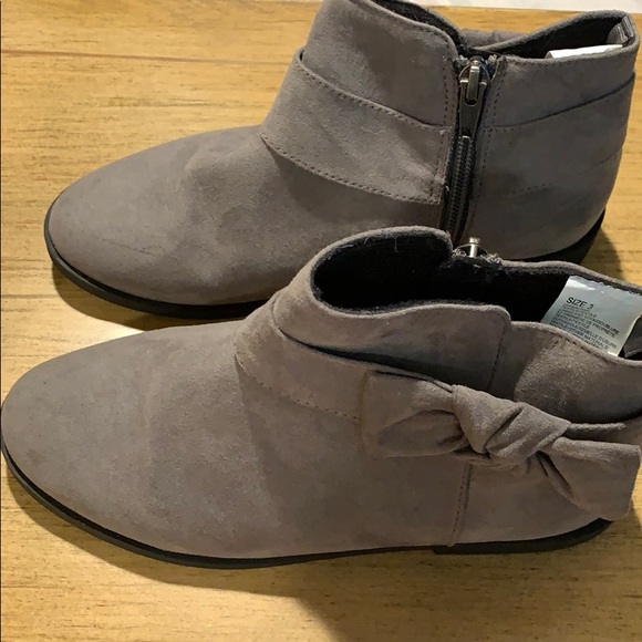 Girls size 3 Gray boots - Picture 3 of 6
